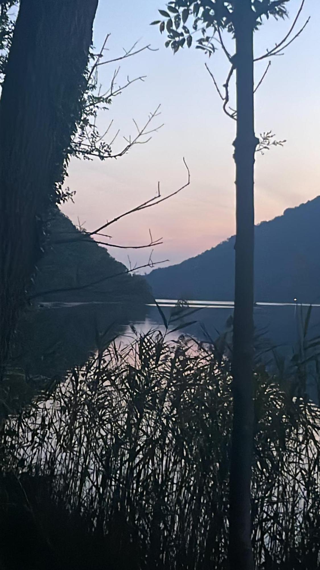 Laghi Di Como Appartamento Di Licinia E Mario Asso Luaran gambar