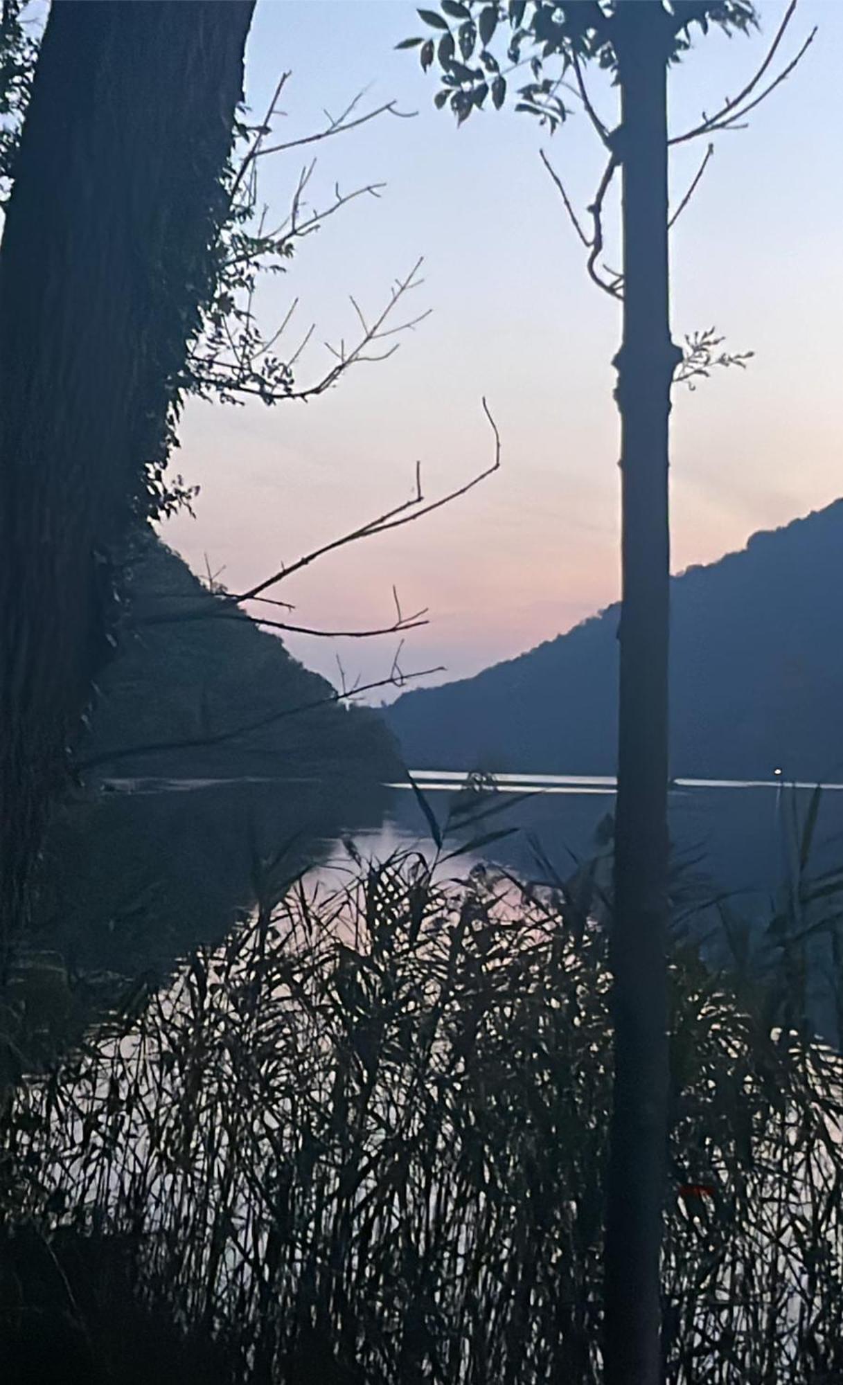 Laghi Di Como Appartamento Di Licinia E Mario Asso Luaran gambar
