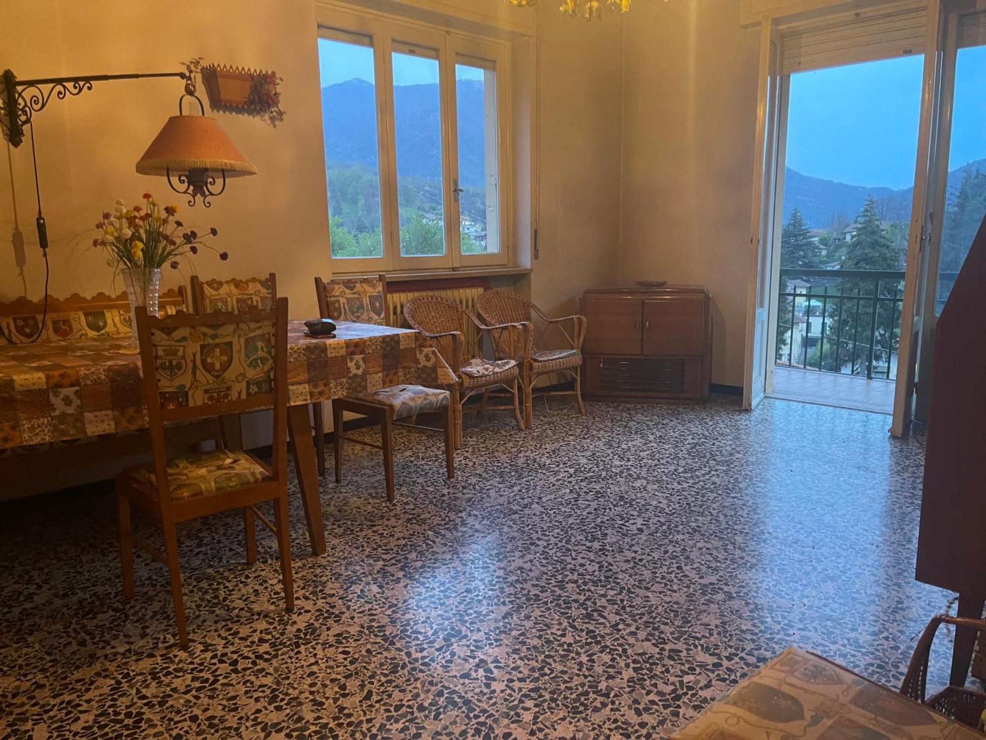 Laghi Di Como Appartamento Di Licinia E Mario Asso Luaran gambar
