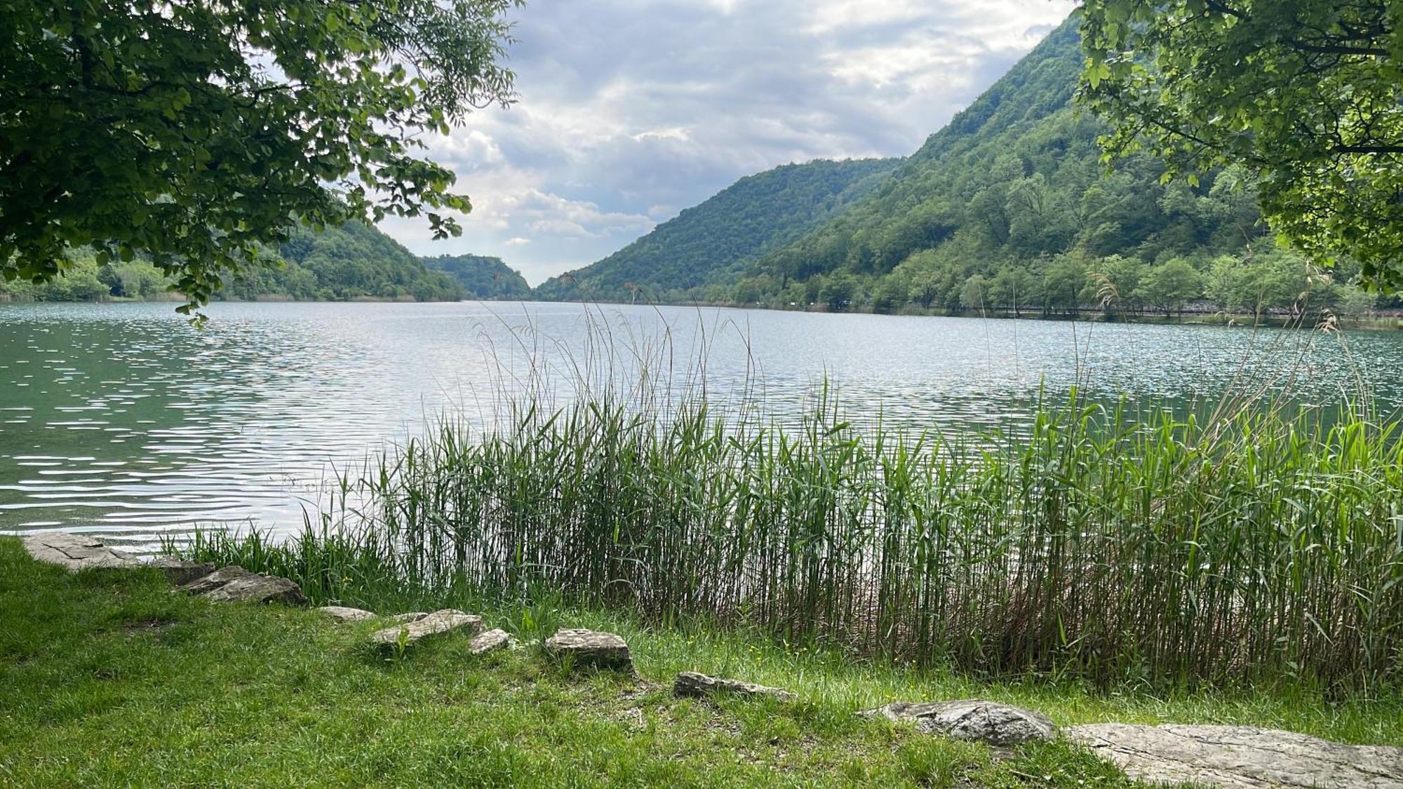 Laghi Di Como Appartamento Di Licinia E Mario Asso Luaran gambar